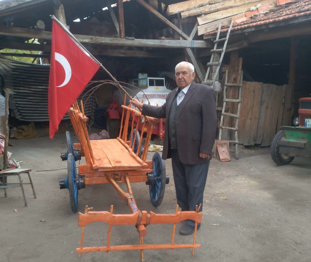 Kurtuluş Savaşında Mühimmat Taşınan Arabanın Aynısını Elleriyle Yaptı