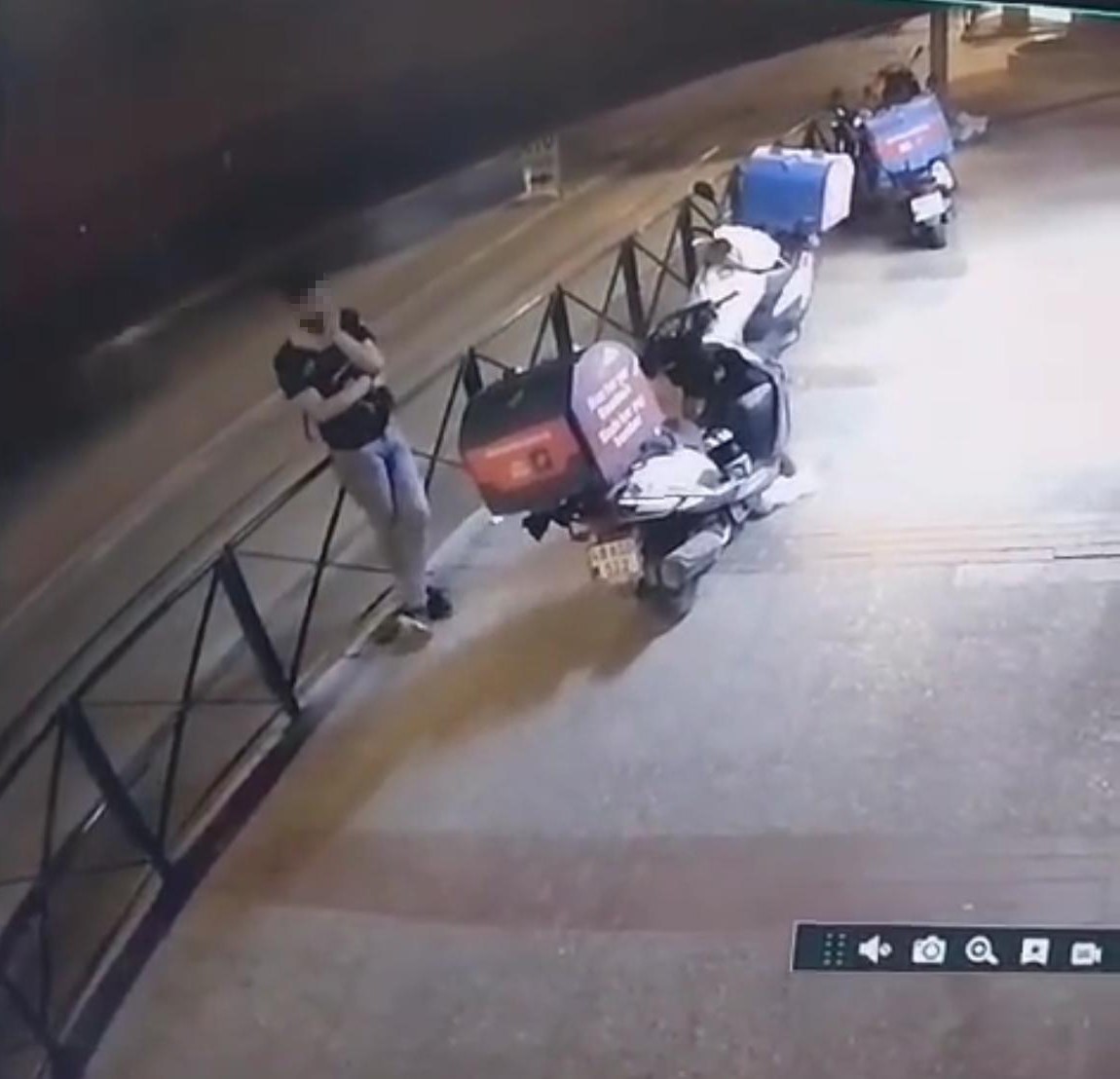 Bursa'da Kuryenin Anahtarı Üzerinde Unuttuğu Motosikleti Çaldı