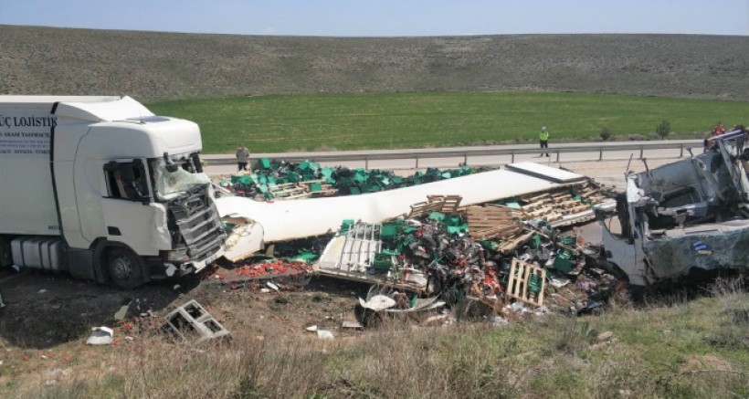 Kütahya'da Tır Faciası: 2 Ölü 1 Yaralı