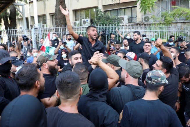Lübnan'da göstericilere ateş açıldı!