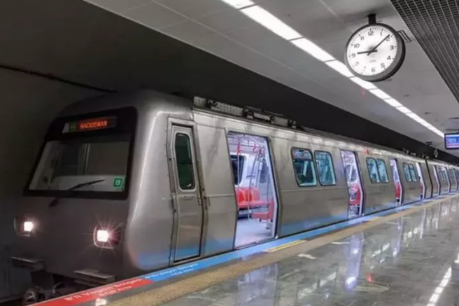 Mecidiyeköy metro istasyonunda intihar girişimi! Seferler durdu