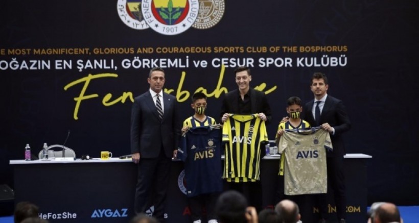 Mesut Özil İmzalı Çubuklu Forma Rekor Kırdı