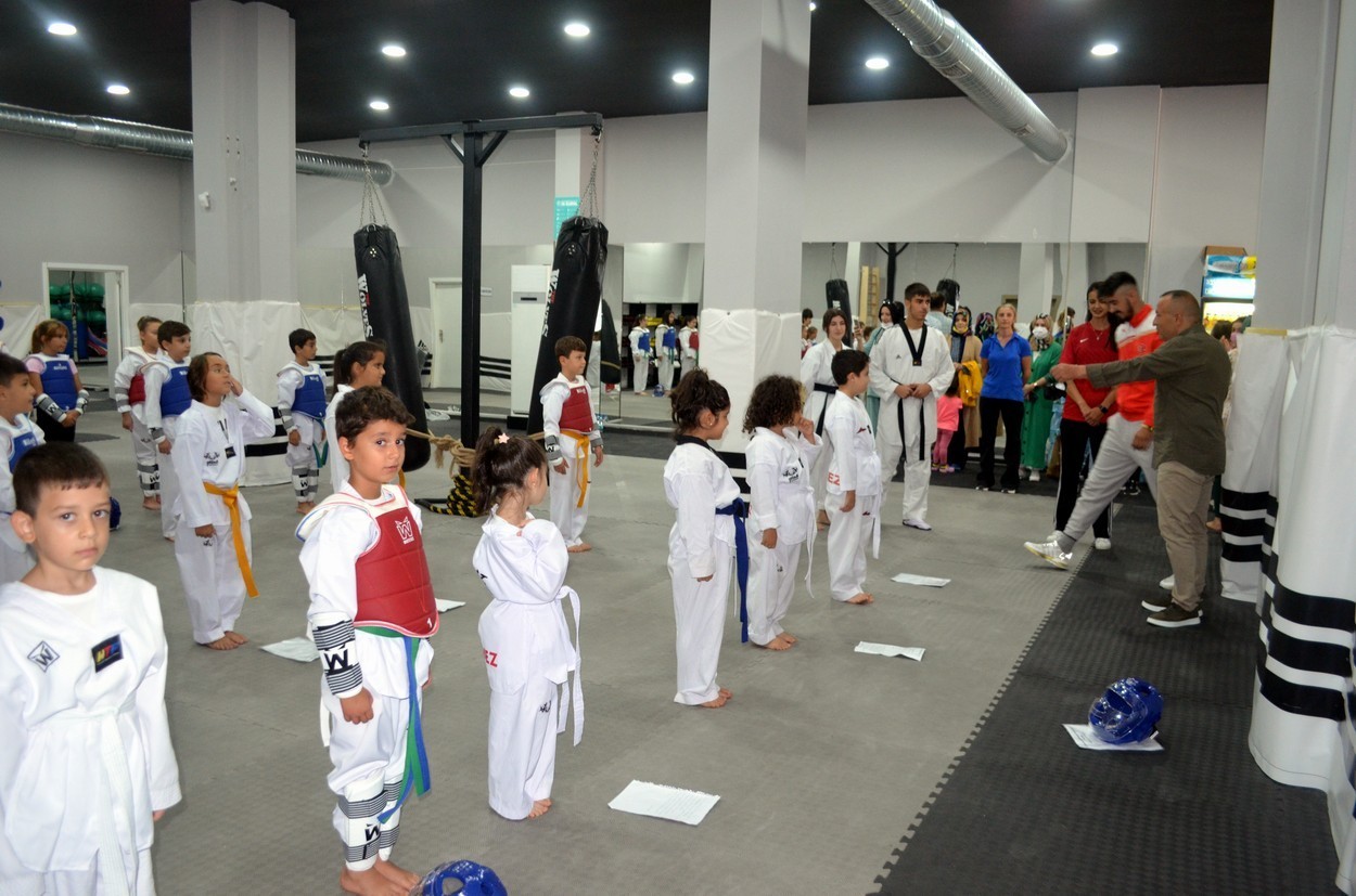 Milli Sporcu Kardeşler, Geleciğin Şampiyonlarını Yetiştiriyor