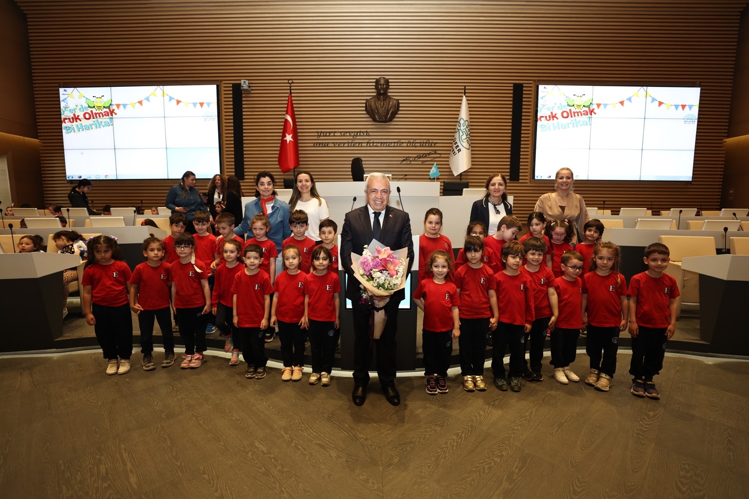 Minikler Bayram Coşkusunu Başkan Özdemir İle Paylaştı