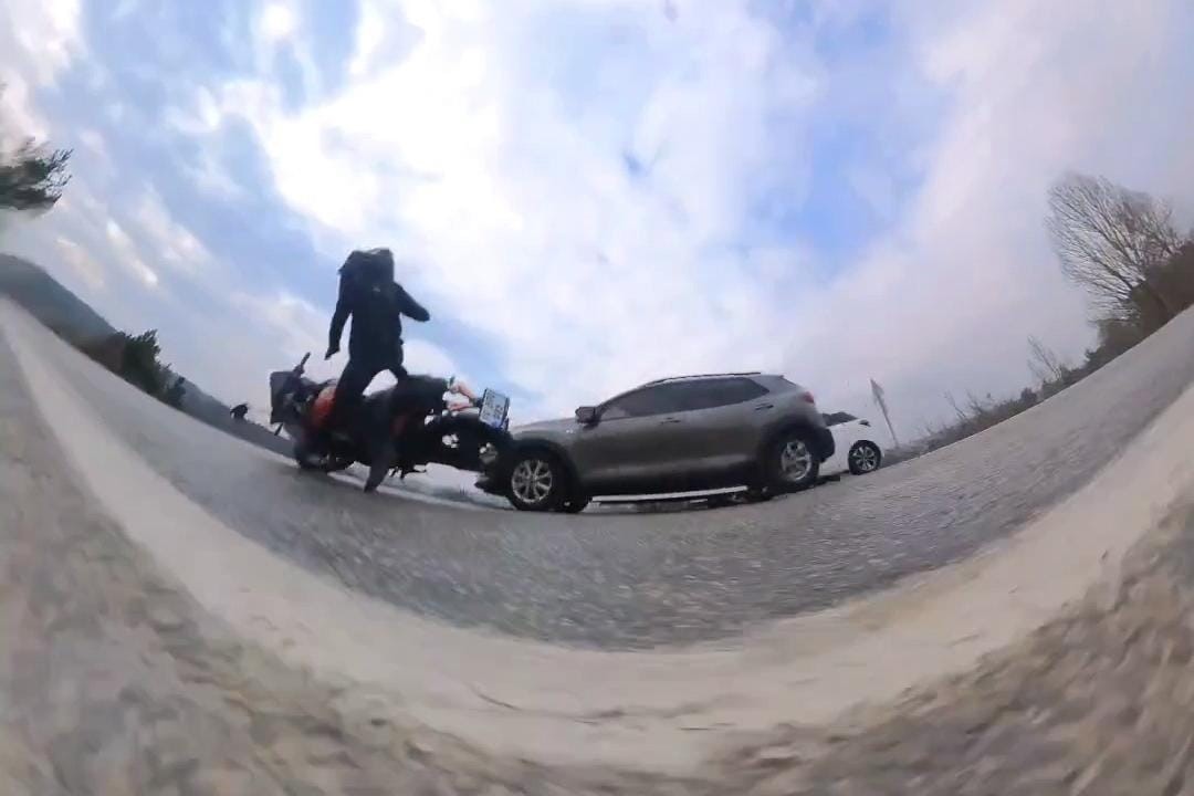 Motosiklet İle Otomobilin Kazası Aksiyon Kamerasında