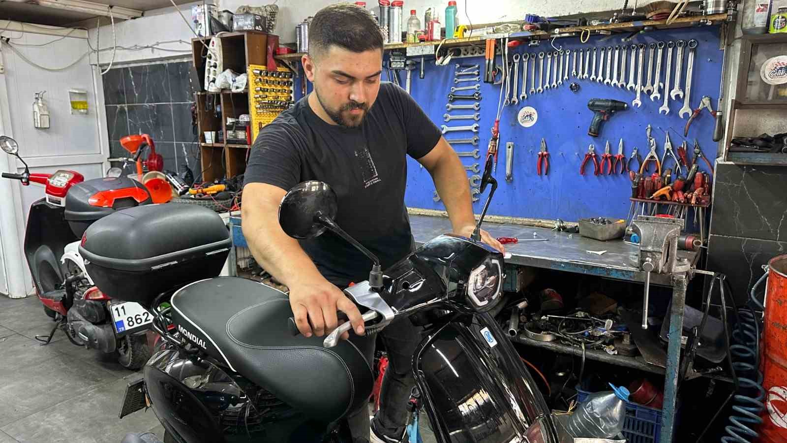 Motosiklet Tamircileri Sadece Yaz Aylarında Değil Artık Yılın 12 Ayında Yoğun Tempoyla Çalışıyor