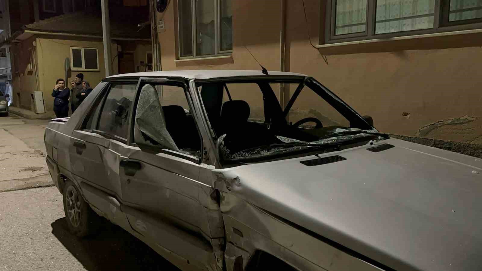 Motosikletli Önüne Çıkan Otomobile Çarptı : 2 Yaralı