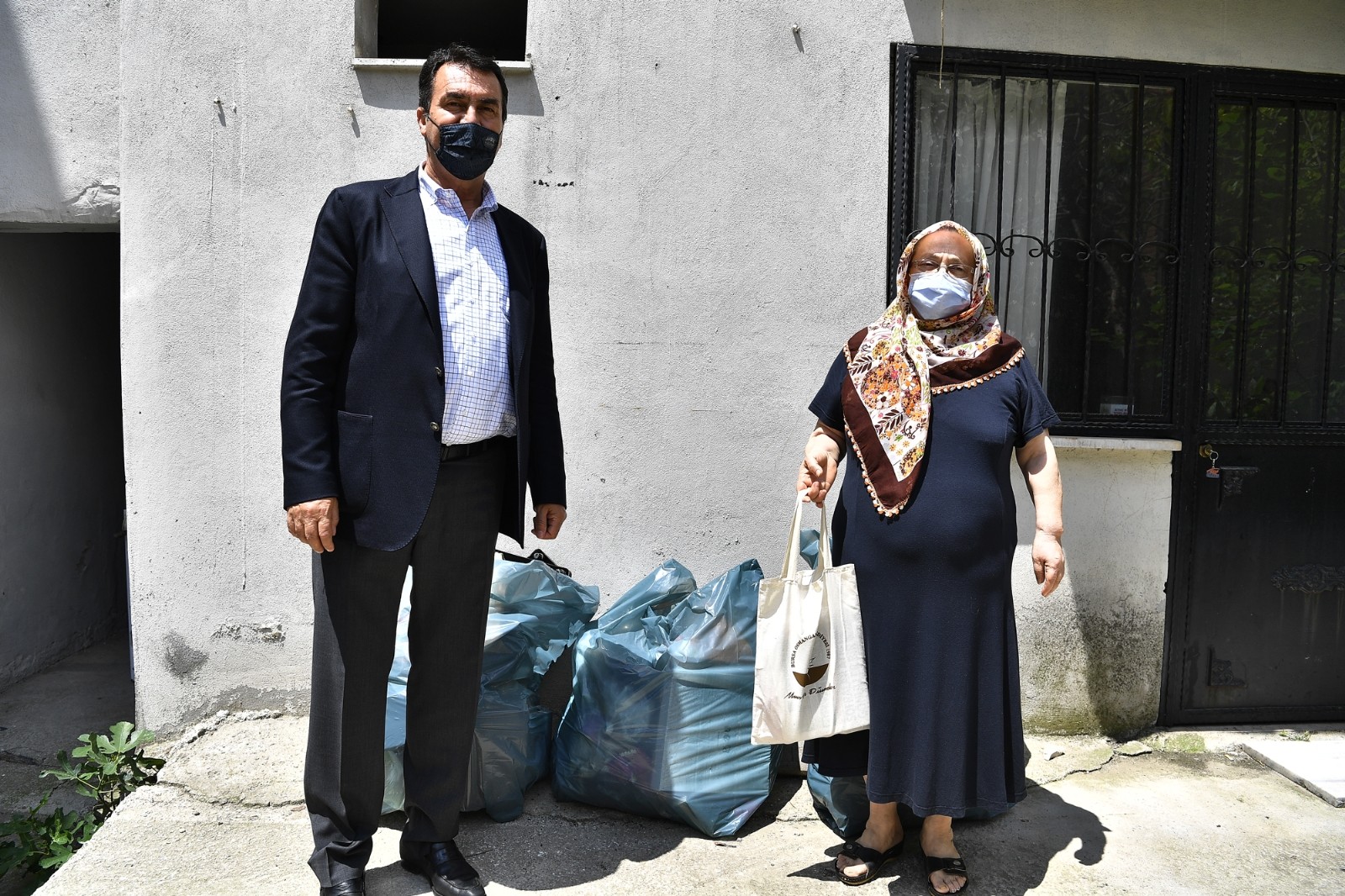 Mustafa Dündardan Çevre Dostlarına Hediye
