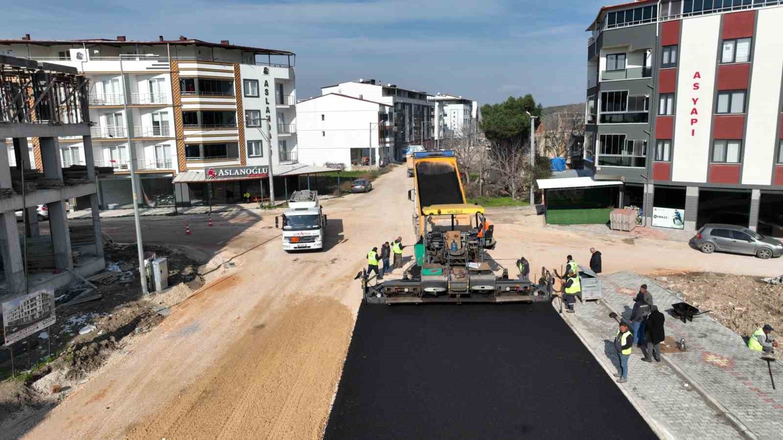 Mustafakemalpaşada Asfalt Mesaisi