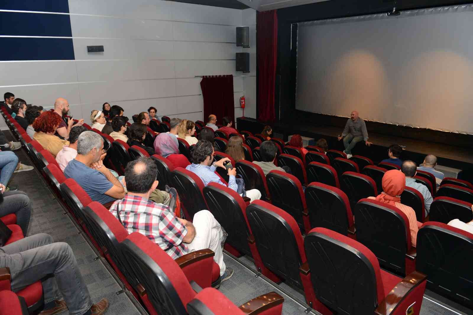 Nilüferli Sinema Tutkunları Ezel Akay İle Buluştu