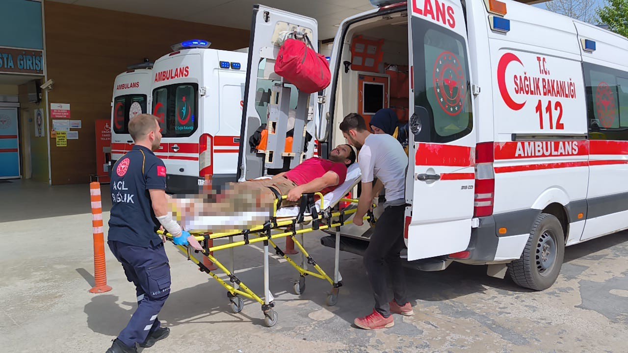 Odun Keserken 2 Ayağını Ve Elini Kesti