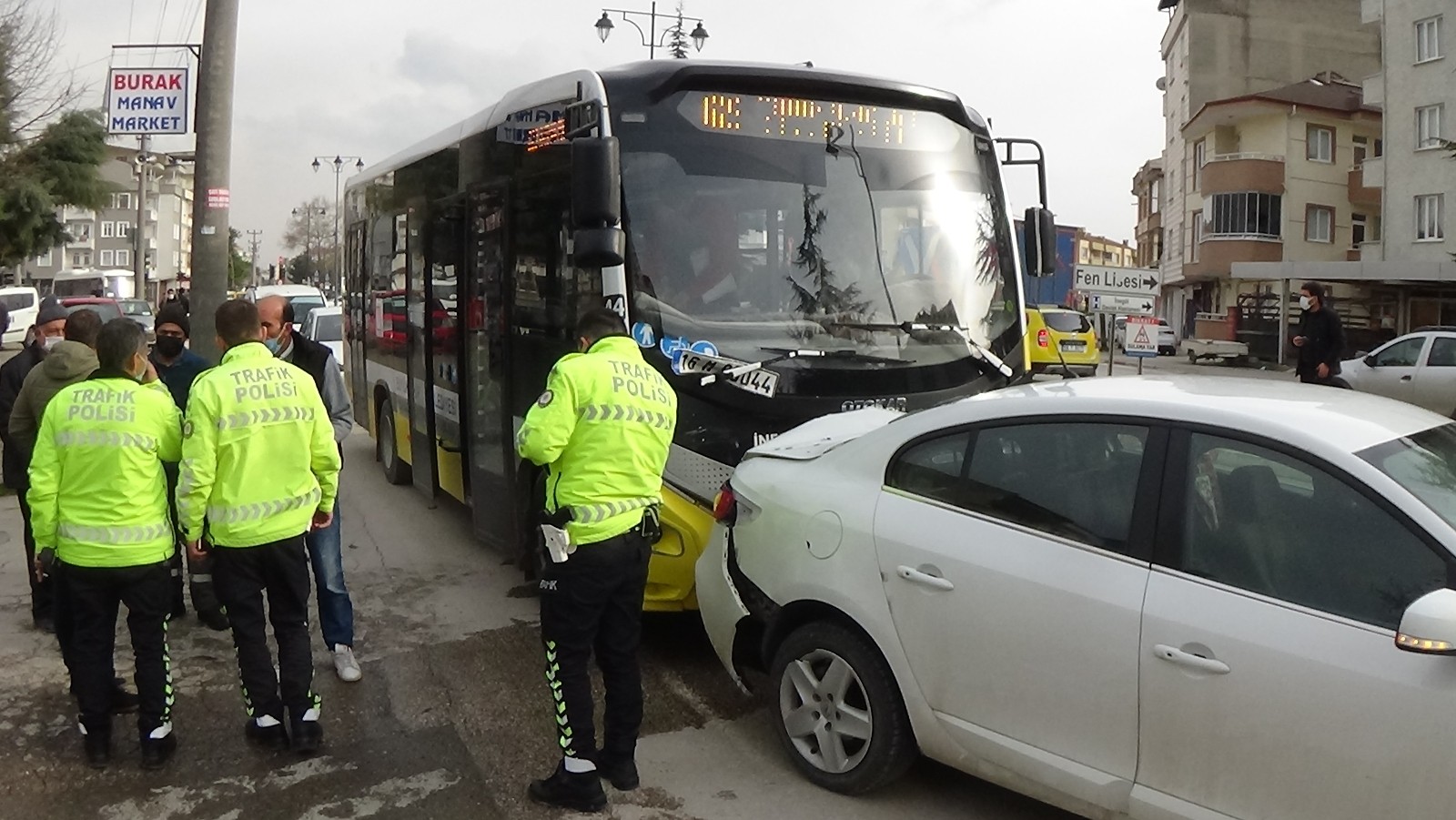 Önünde Seyir Halinde Olan Otomobile Böyle Çarptı