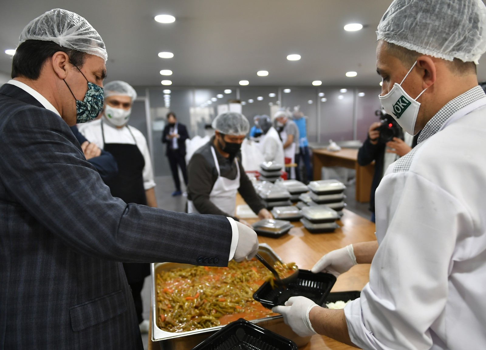 Osmangazide, Günlük 2 Bin 500 Kişiye Sıcak Yemek