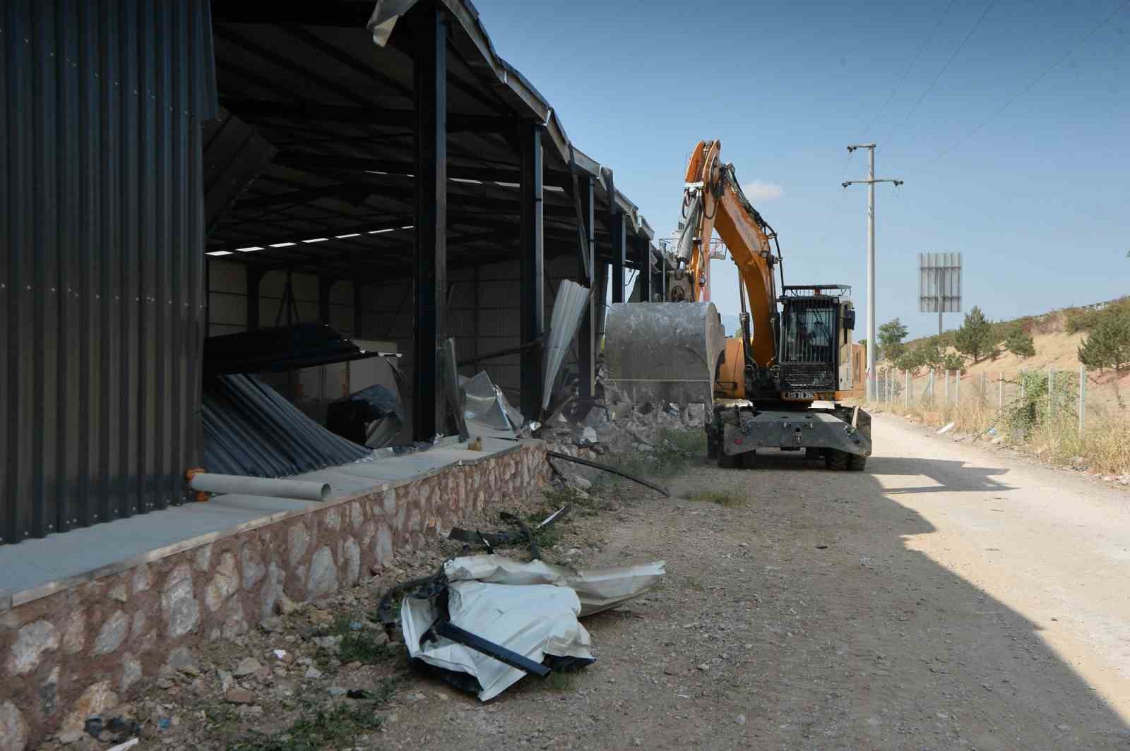Osmangazide Tarım Arazileri Kaçak Yapılardan Temizleniyor
