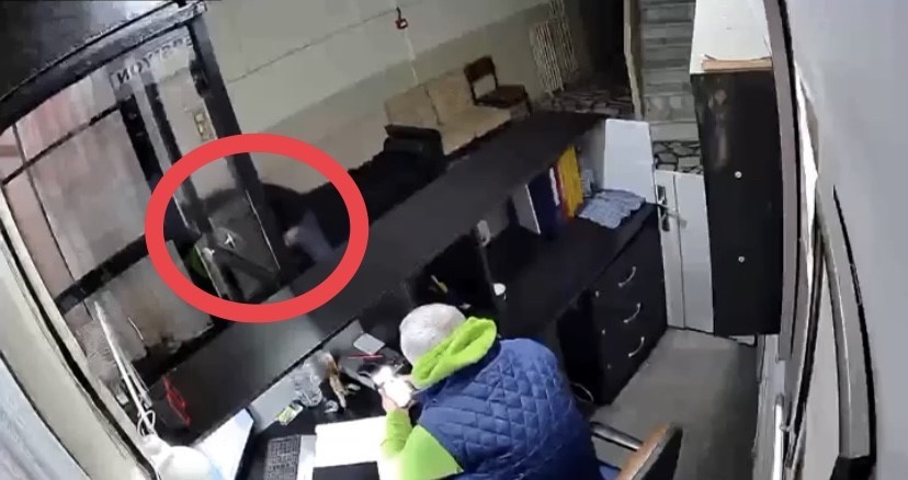 Otele Müşteri Gibi Girdi, 16 Bin Tl Değerinde Cep Telefonu Çalarak Kayıplara Karıştı