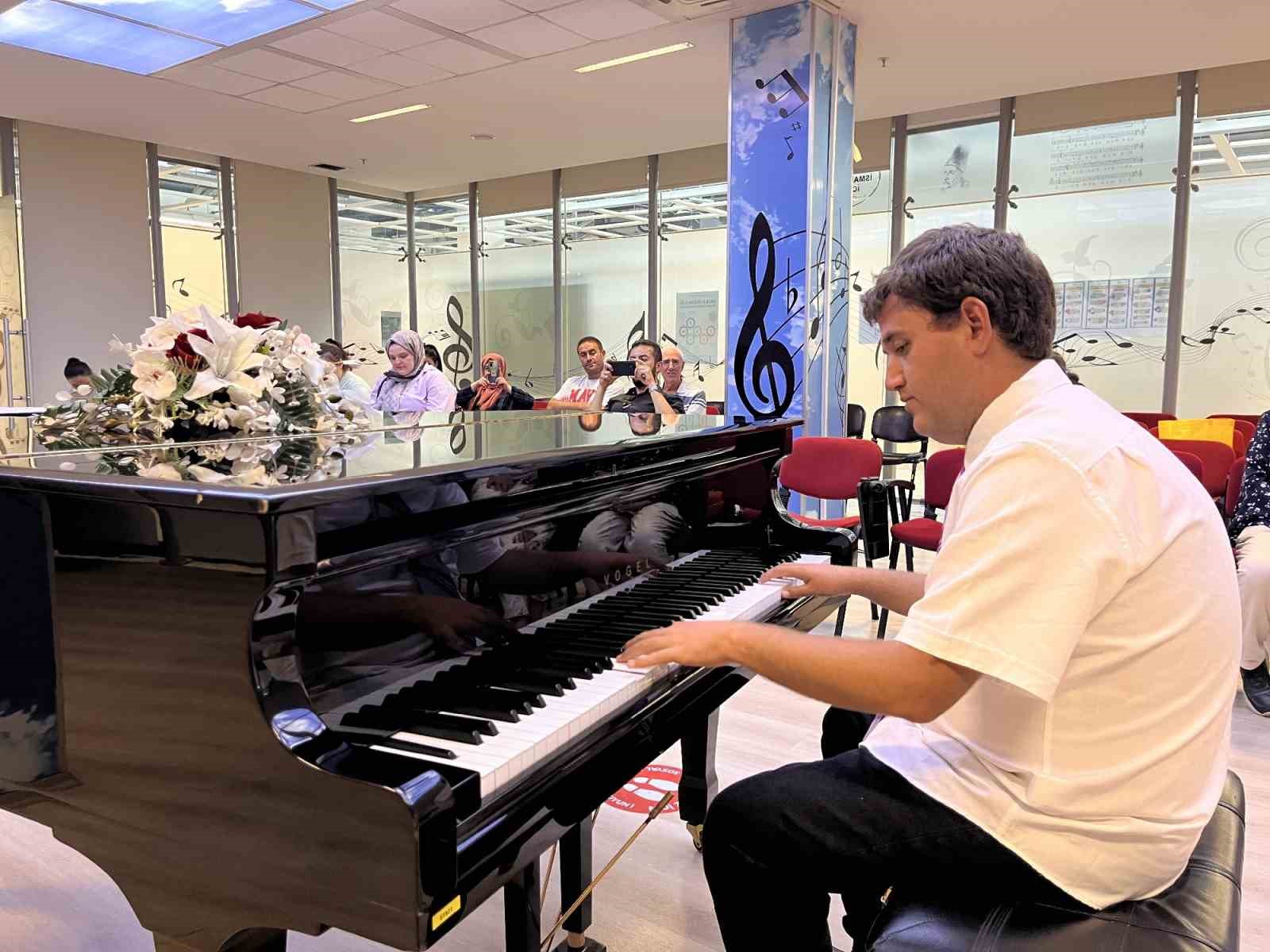 Otizmli Taylan, Yeteneğiyle Büyülüyor