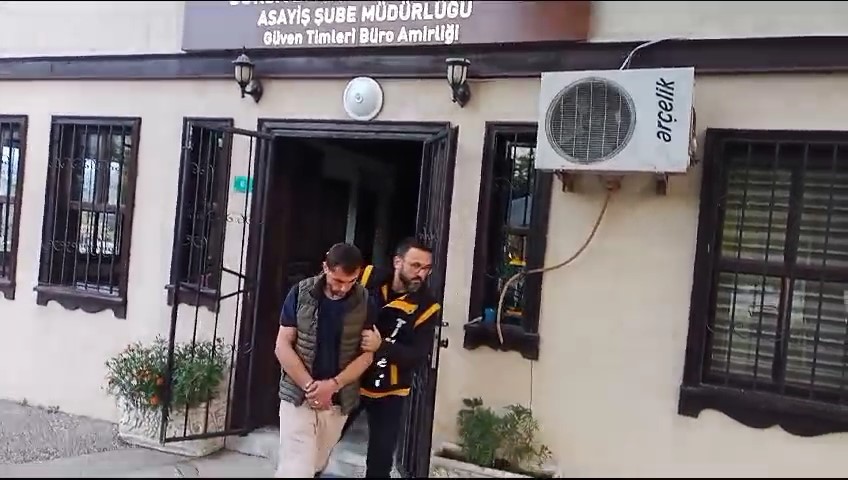 Oto Faresi Kamerada...bursa Polisi O Şüpheliyi Adım Adım Takip Etti