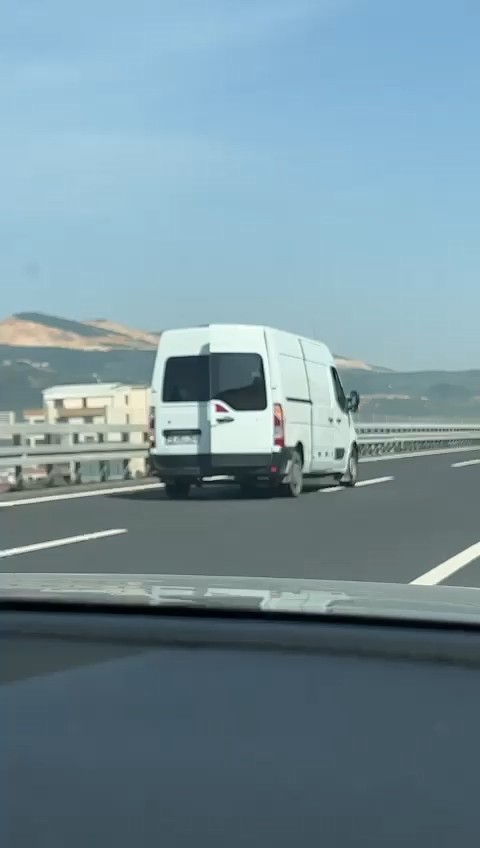 Otobanda Tehlikeli Yolculuk