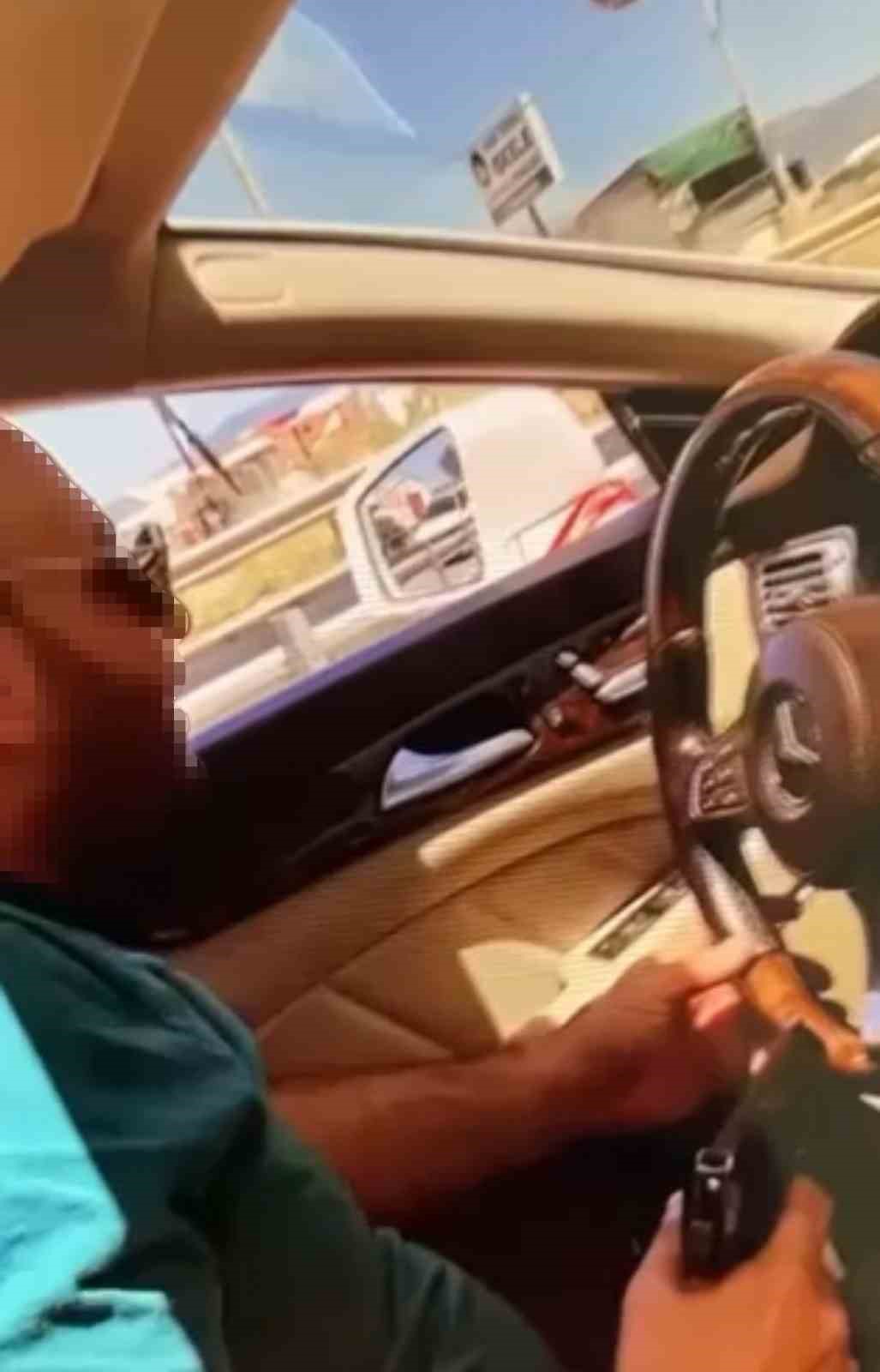 Otomatik Tabanca İle Havaya Defalarca Ateş Açtı