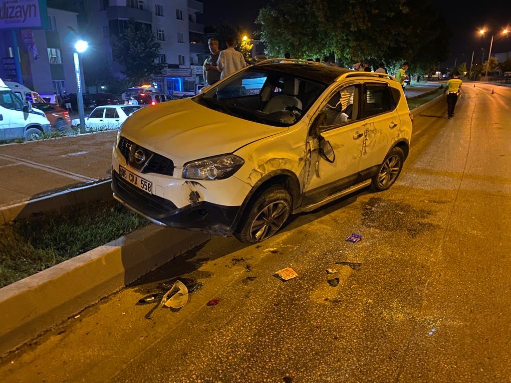 Otomobil İle Cip Çarpıştı: 1İ Çocuk 5 Yaralı