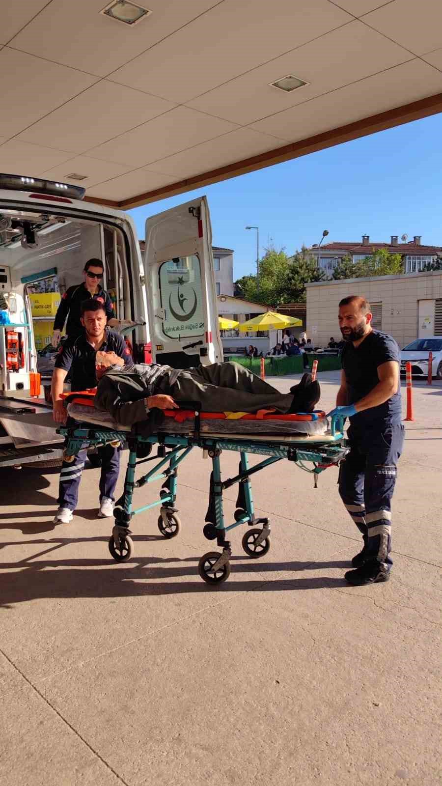 Otomobilin Çarptığı Yaşlı Adam Yaralandı