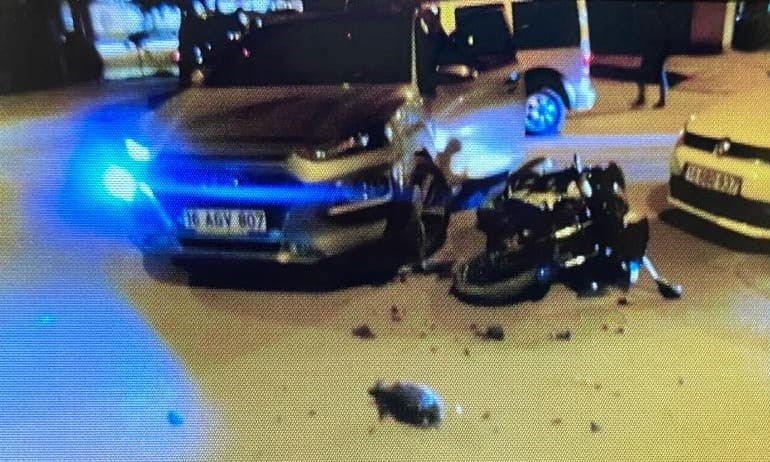 Otomobille Çarpışan Motosikletli Yaralandı