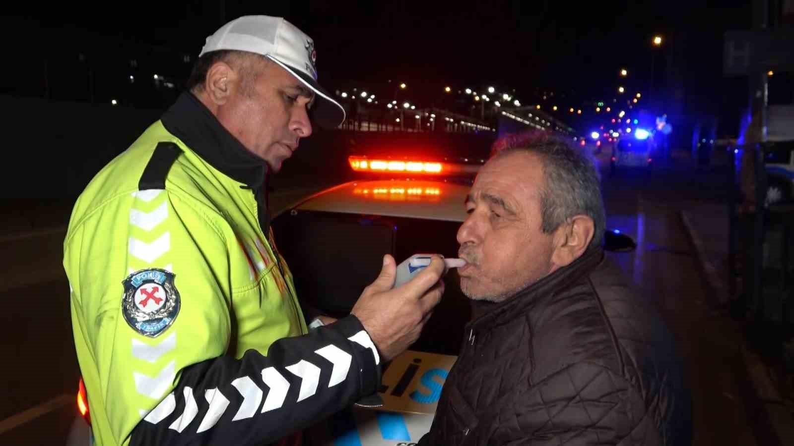 (Özel) Alkollü Yakalanmamak İçin Şoför Koltuğuna Arkadaşını Geçirdi, Cezadan Kaçamadı