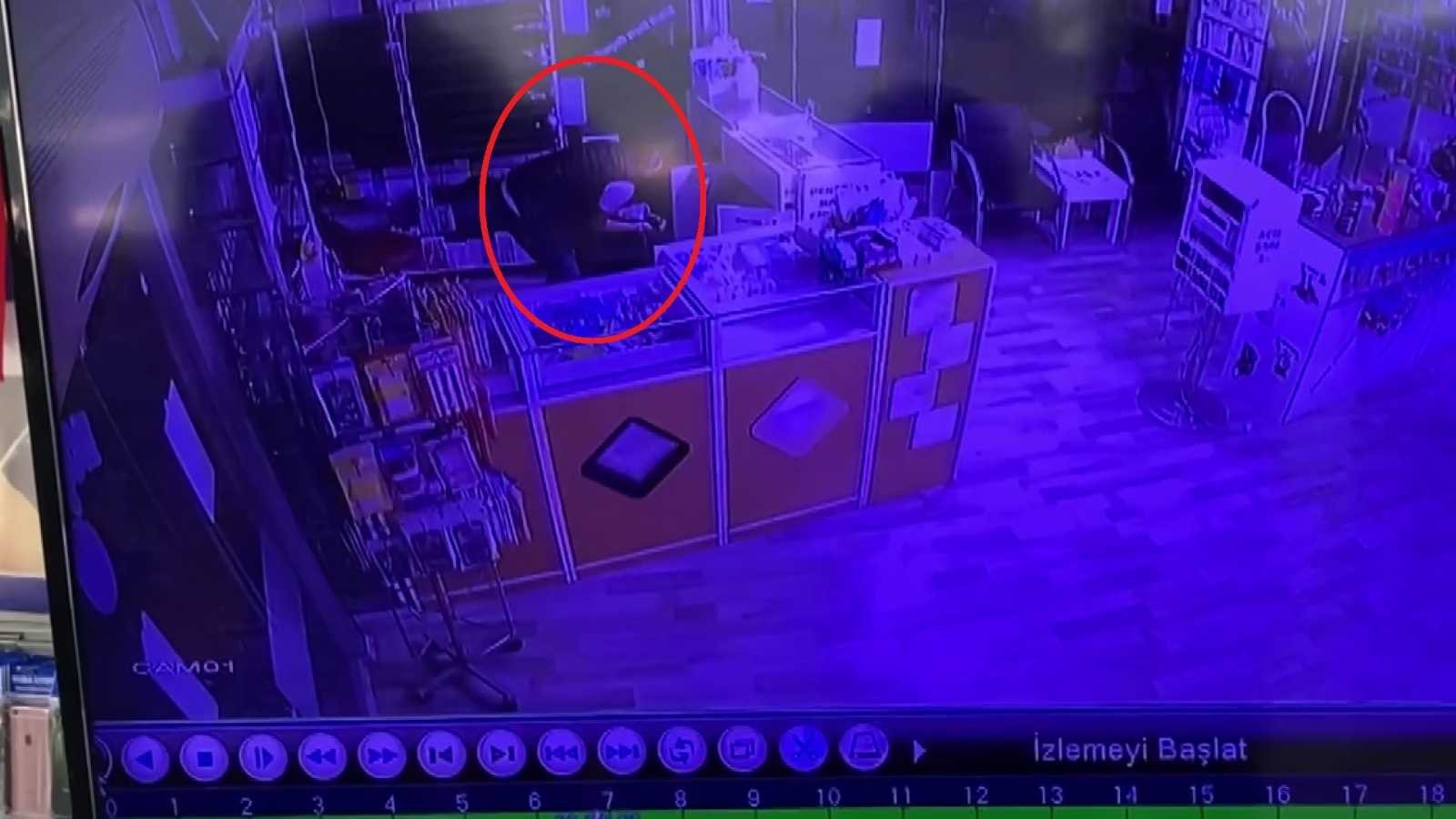 Ameliyat Maskeli Hırsızlar 50 Bin Liralık Akıllı Telefonu Böyle Çaldı