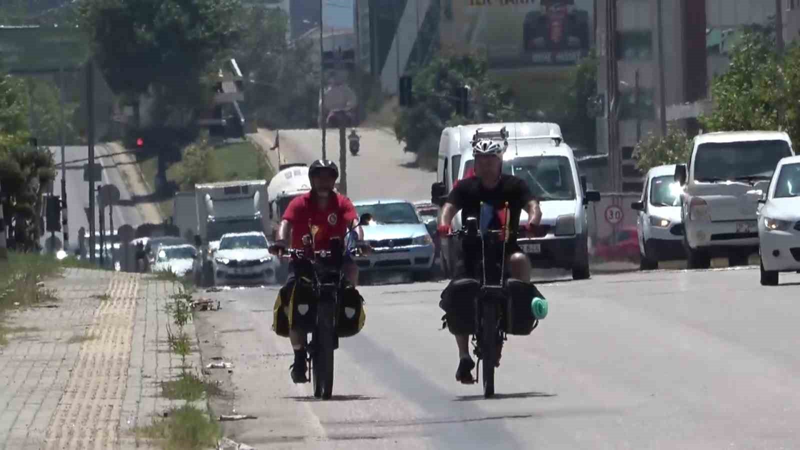 Belçika'dan Türkiye'deki Baba Ocağına Bisikletle Geldiler