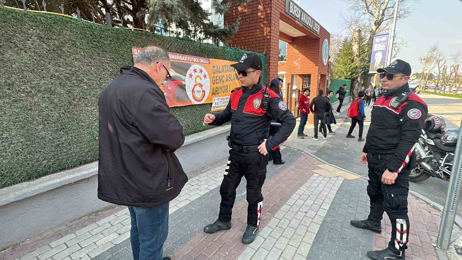 (Özel) Bursa Polisi Okul Önlerini Ve Çevresini Mercek Altına Aldı
