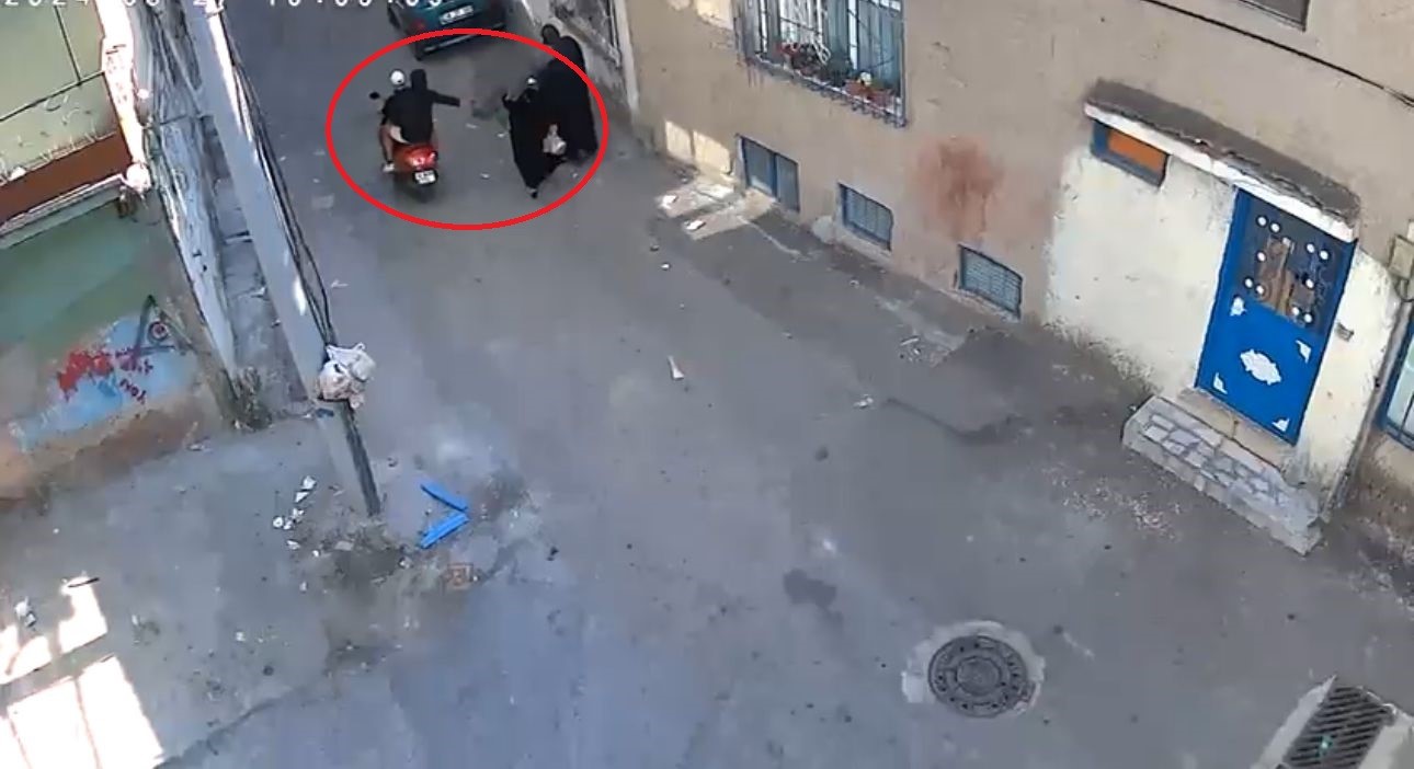 (Özel) Bursada Film Gibi Olay.. Çantayı Kapkaç Yaptılar, Böyle Yakalandılar