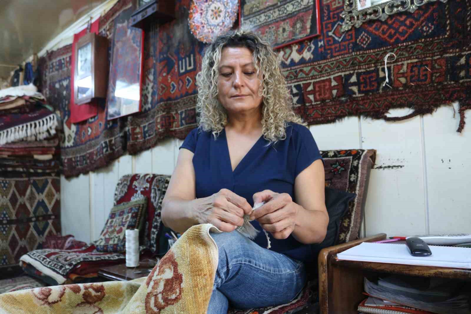 (Özel) Eşinden Öğrendi... 32 Yıldır Antika Halıları Yeniliyor