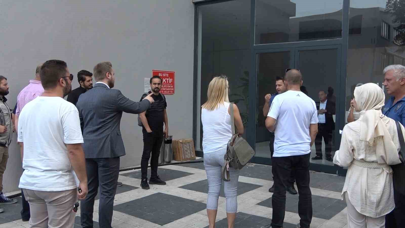 (Özel) İş Merkezinde 83 Ofise Elektrik Şoku...14 Katı Yürüyerek Çıkıyorlar