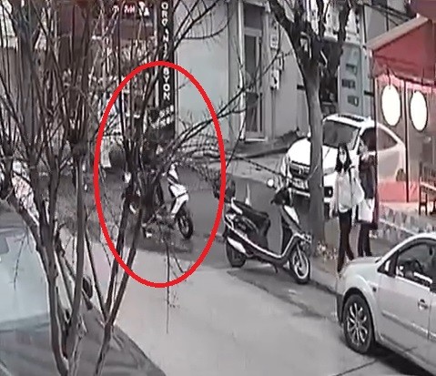 Kaşla Göz Arasında Motosikleti Çalıp Kayıplara Karıştı