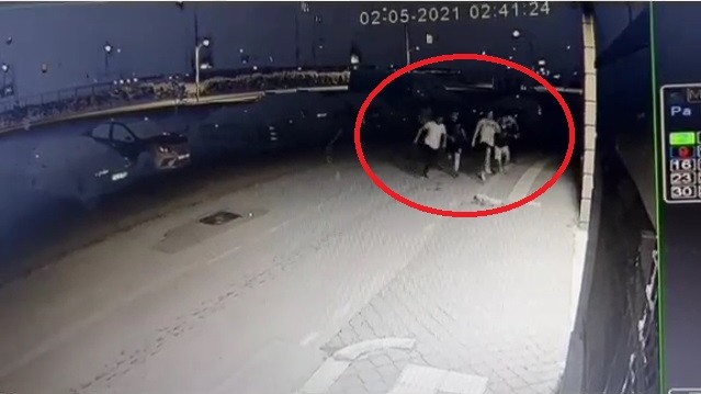 Kısıtlamayı İhlal Eden Gençler Polisi Görünce Böyle Kaçtı