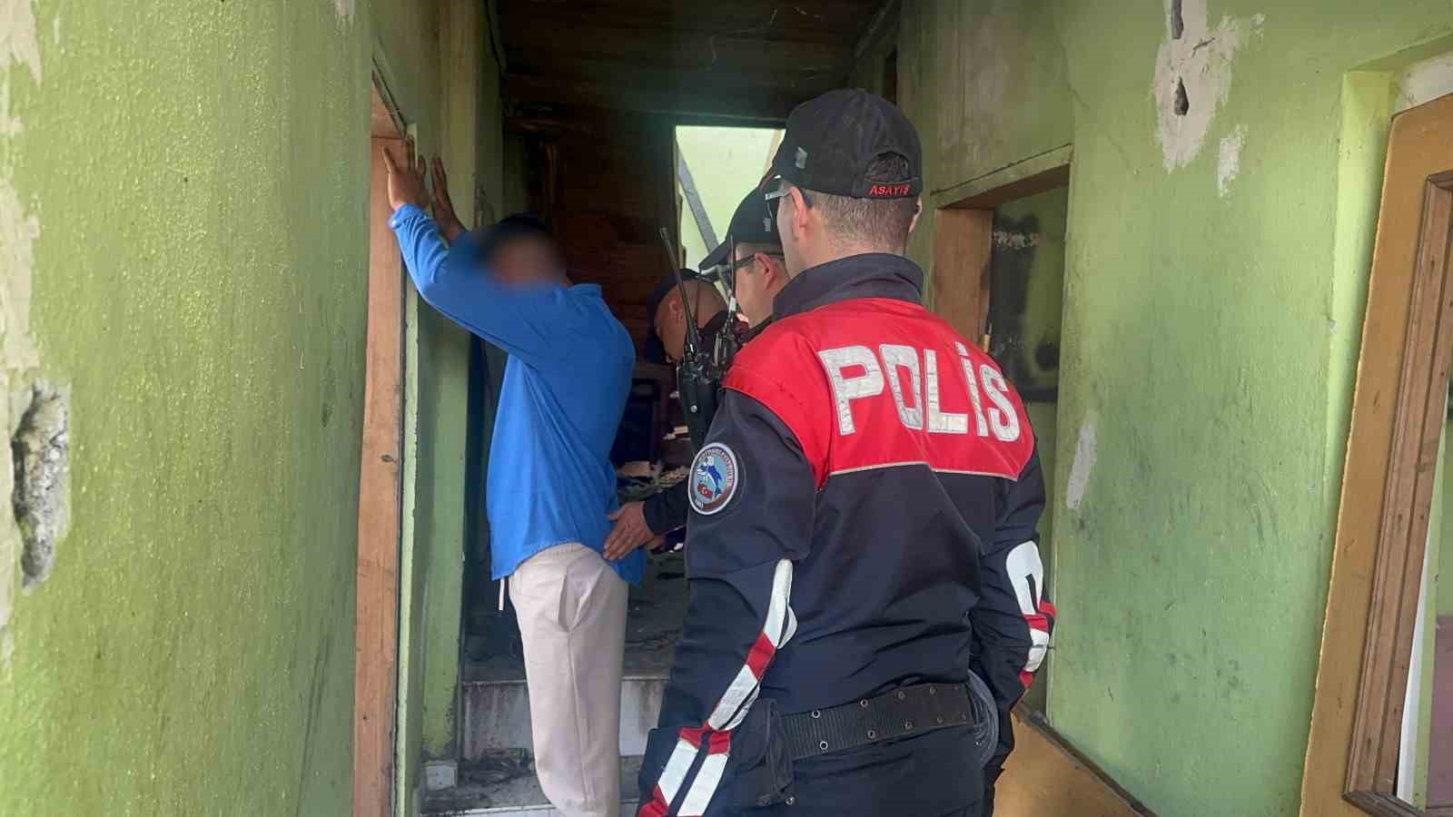 (Özel) Metruk Binalara Şok Baskın...şüphelinin Bulunma Sebebi Polisi Bile Şaşırttı