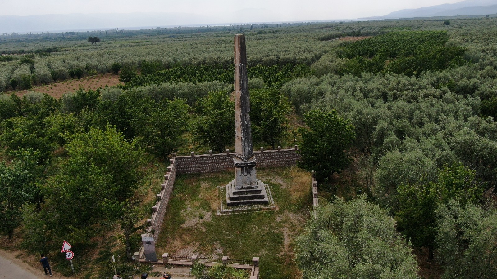 Roma Dönemine Ait 12 Metre Yüksekliğinde Anıt Mezar 2 Bin Yıldır Ayakta
