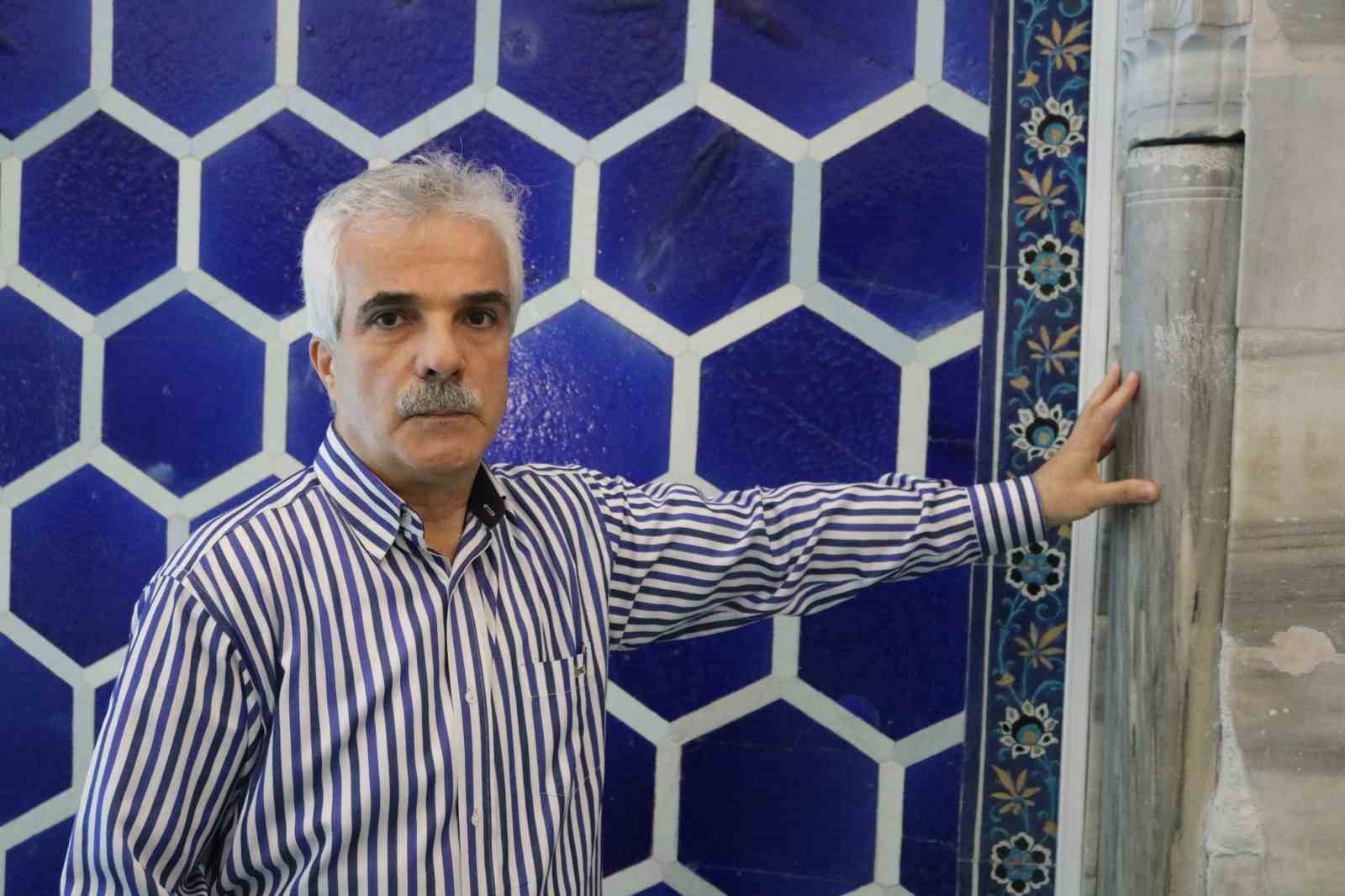 (Özel) Tarihi Caminin Ayarlarıyla Oynadılar... 8 Deprem Terazisinden Biri Dönüyor