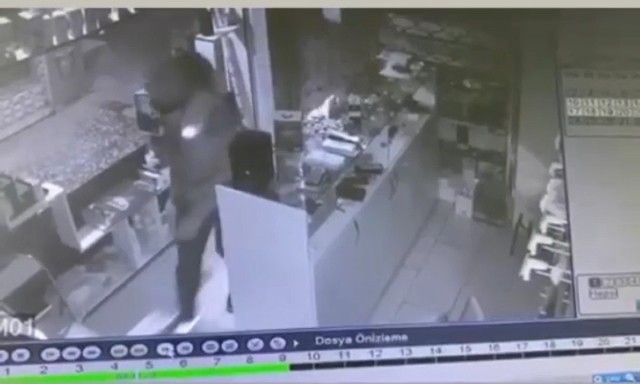 Bursa'da 100 Bin Liralık Telefon Ve Aksesuar Çaldı