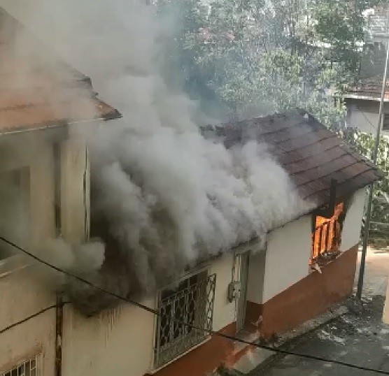Tinerci Evi Yaktı, Mahalleyi Birbirine Kattı