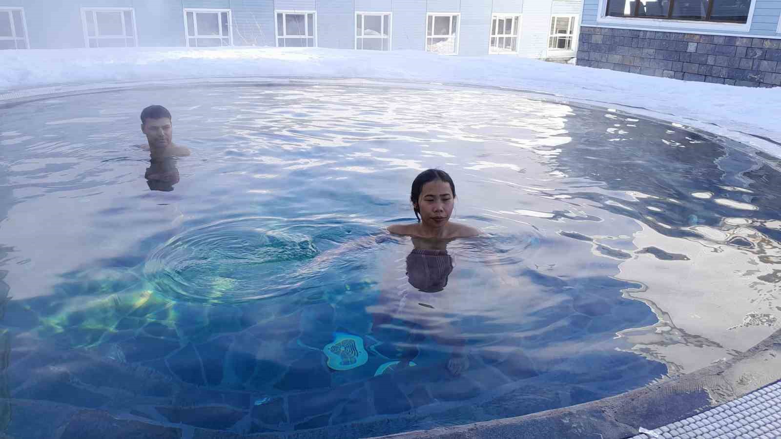 (Özel) Uludağda Karların Ortasında Hamam Keyfi