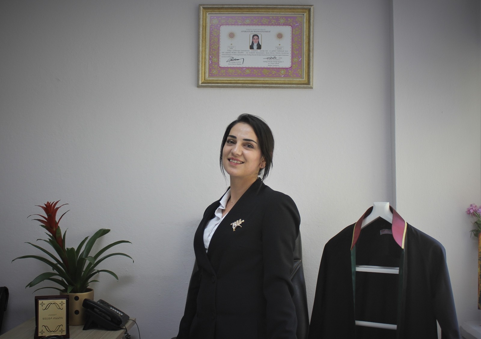 Üniversite Hastanesinde Hemşireydi Şimdi Aynı Üniversitenin Avukatı Oldu