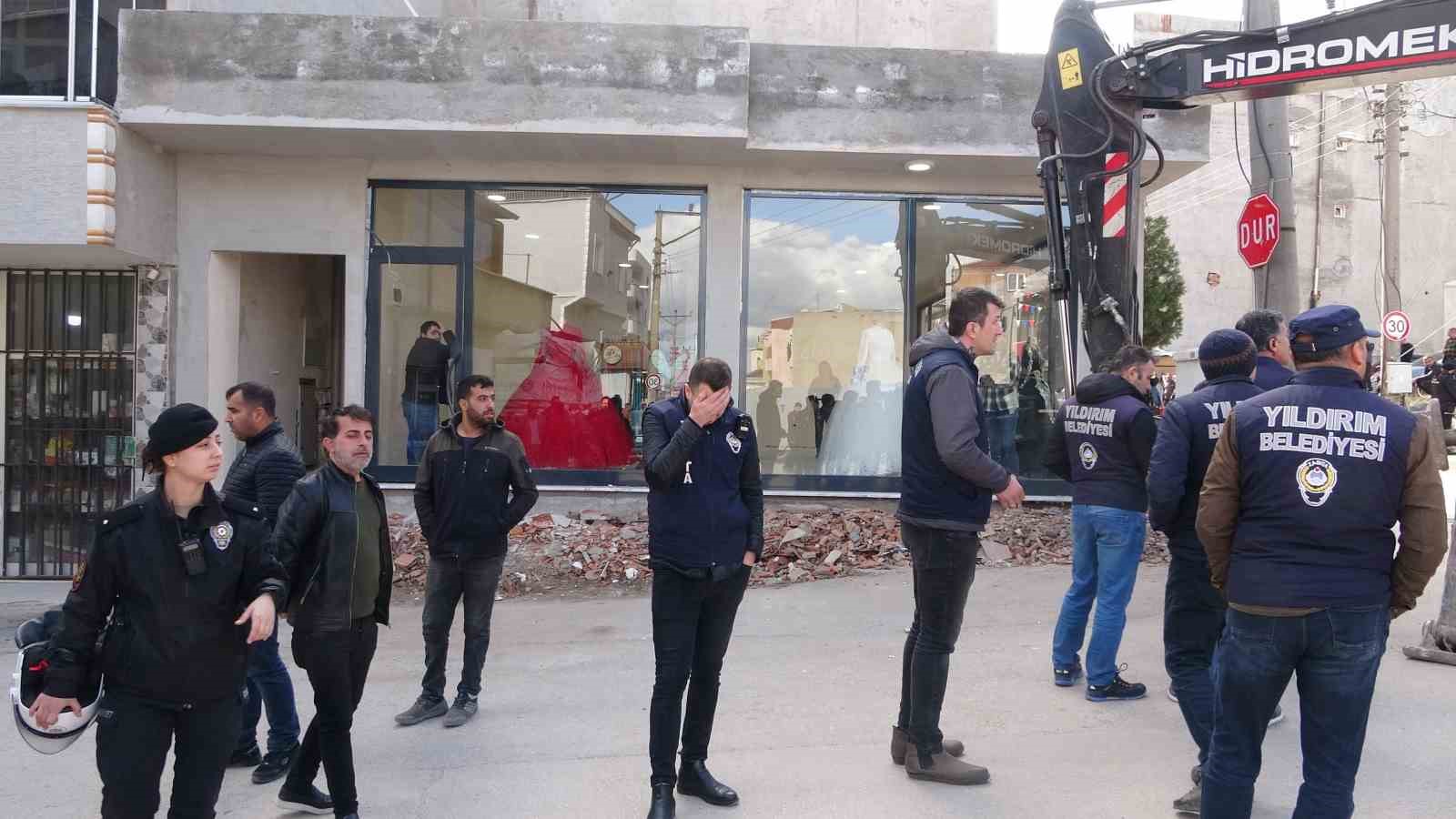 Yıkımı Engellemek İçin Kendilerini Dükkana Kilitlediler