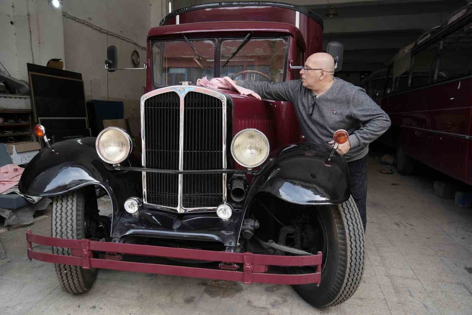 Yıllardır Hurdadaydı, 1938 Model Otobüsün Son Hali Göz Kamaştırdı