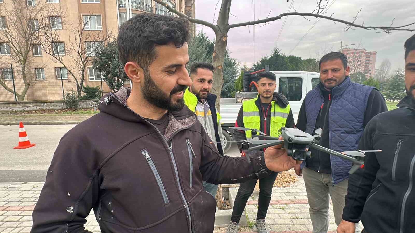 (Özel) Yol Kenarında Dron Buldu, Sahibini Her Yerde Arıyor