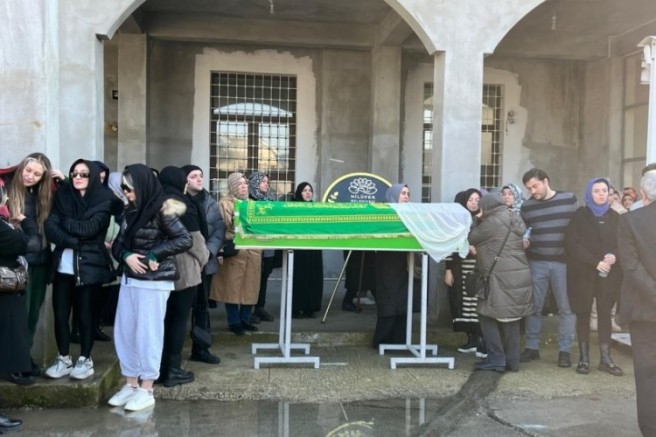 Özlem Akman, Bursa'da gözyaşları içinde toprağa veriliyor