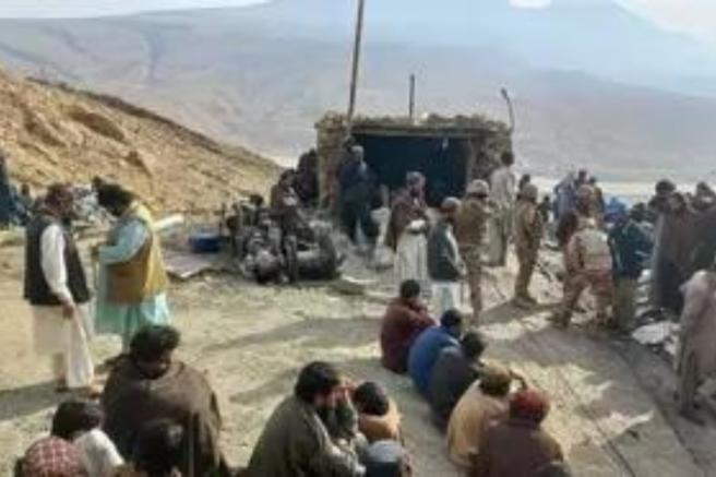 Pakistan'da madende patlama: 12 ölü
