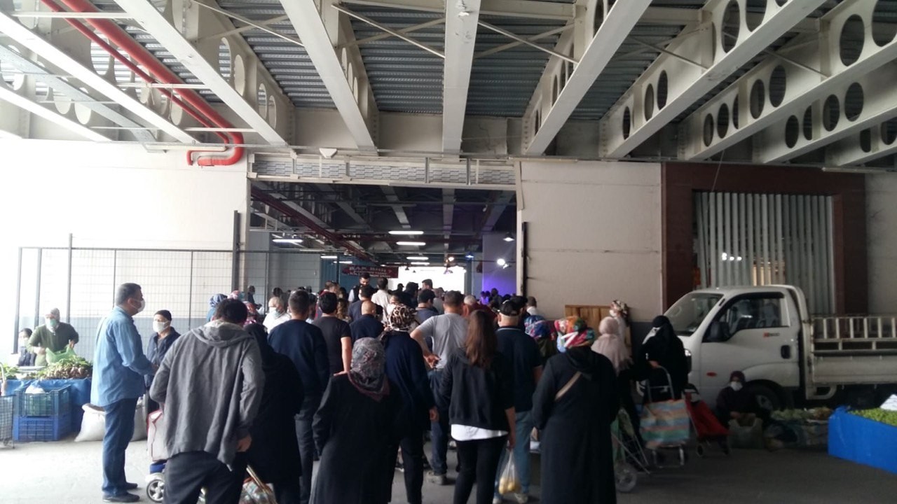 Pazar İzdihamı...