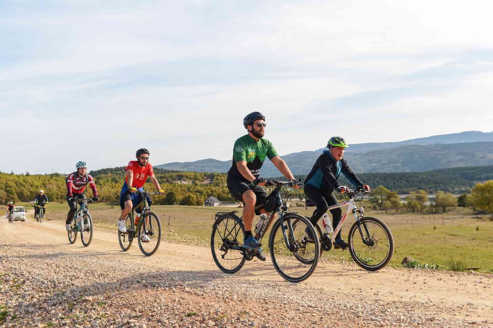 Pedalladıkları Mesafeler Ağaca Dönüşecek