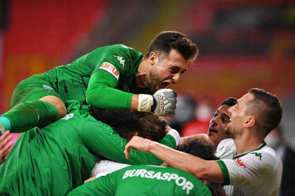 Pfdk, Bursaspor Kalecisi Ataberk Dadakdenize 2 Maç Ceza Verdi